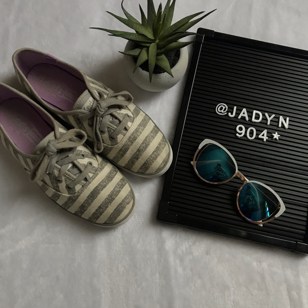 Champion Washed Gray & White Stripped Keds